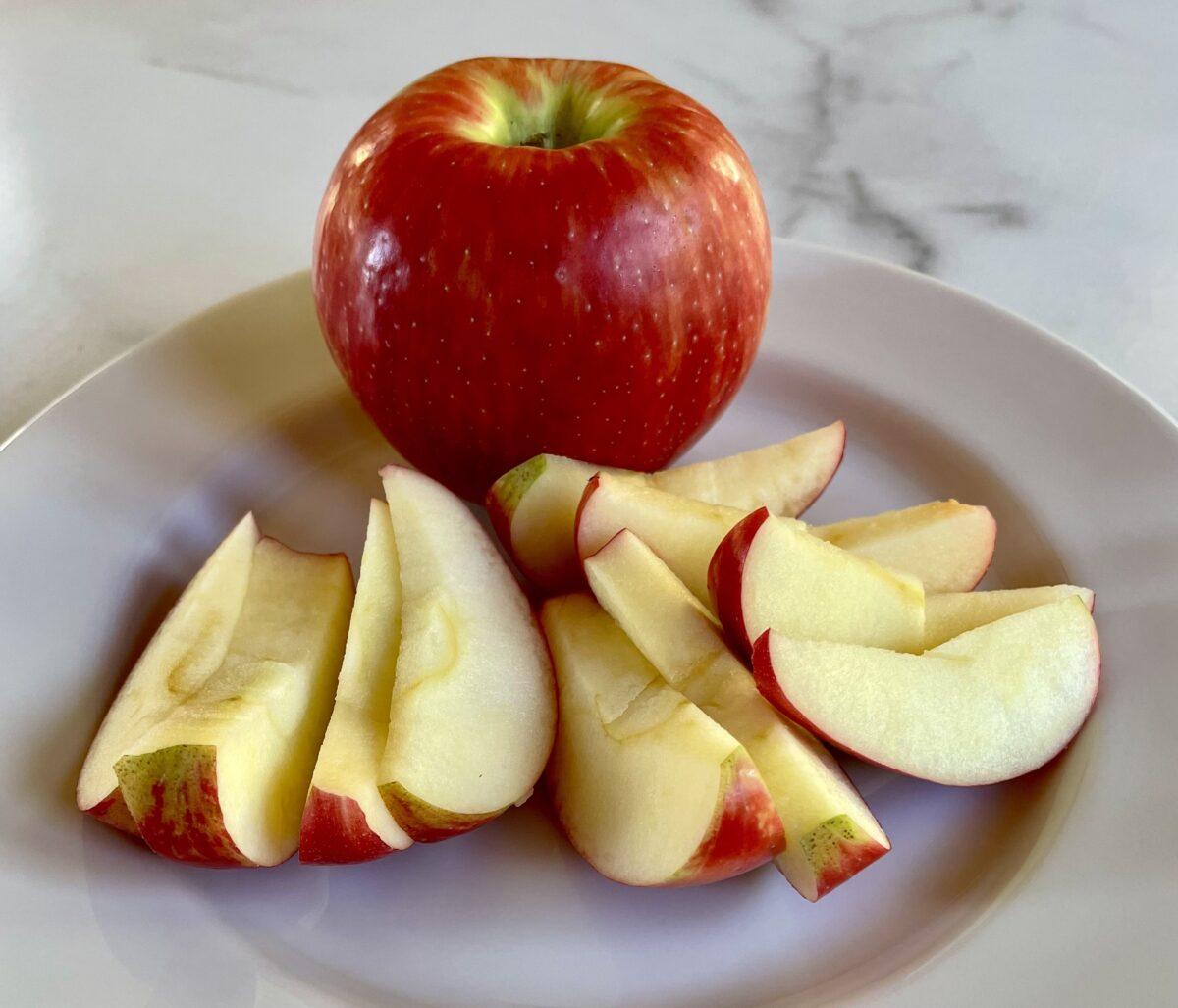 sliced apple snack to help you lose weight