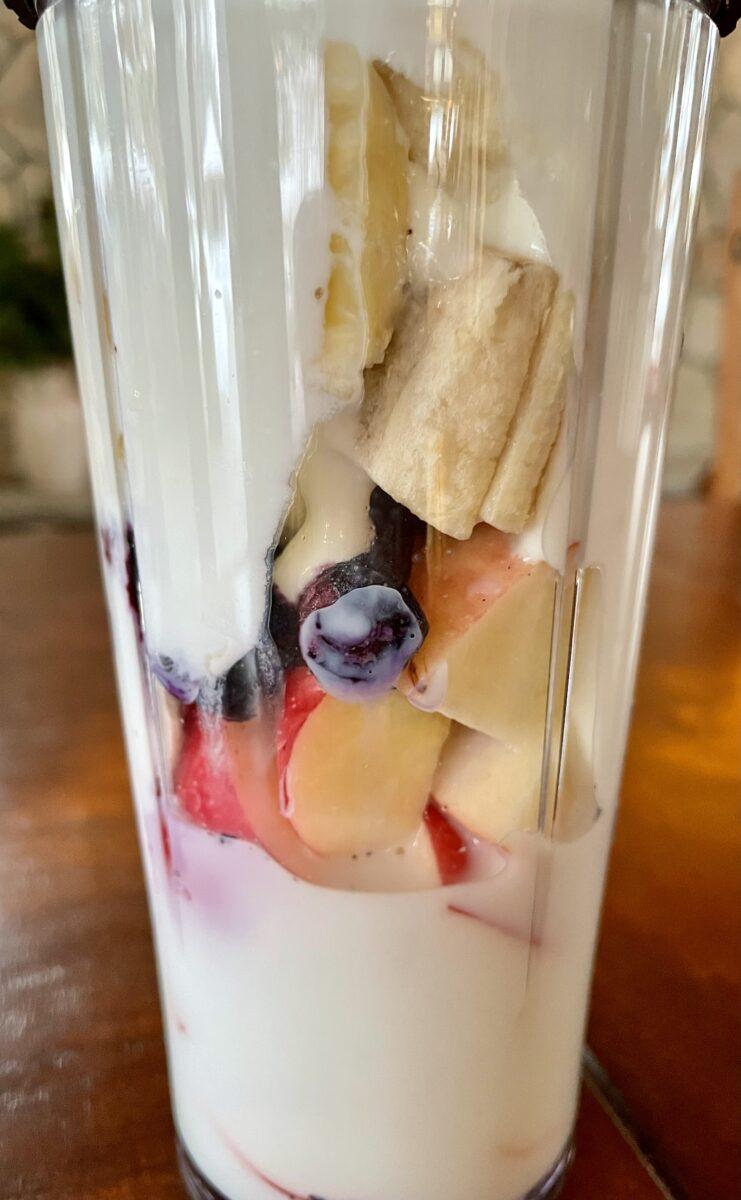 apple & freeze-dried blueberry smoothie